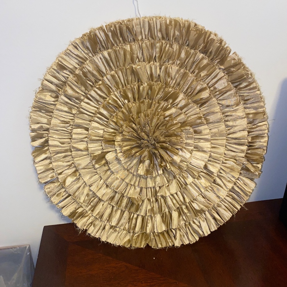 Wall decor - array of feather type material